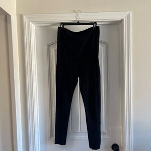 Black High-Waisted Maternity Leggings with Pockets